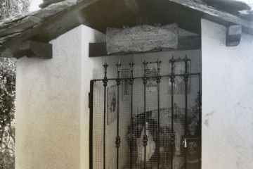 Edicola votiva in Località Pozzo restaurata nel 1999 da Seren Rosso Romana